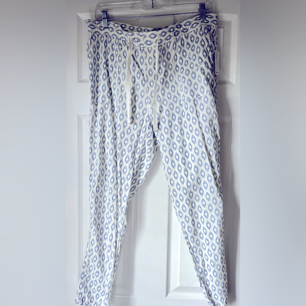 NWT Old Navy Ladies Capri Pants sz M